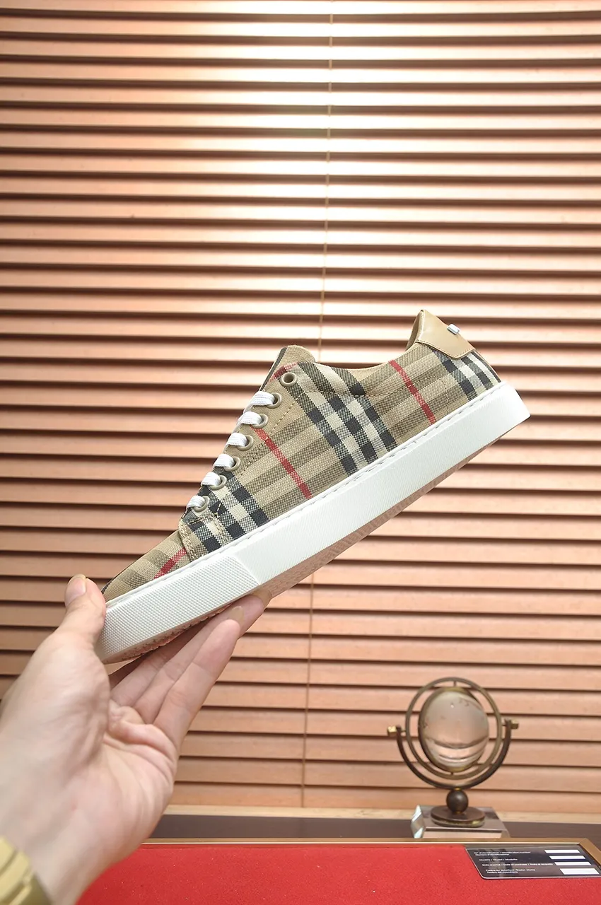 Men's shoes💰480💶[Burberry] (cowhide lining) classic low-top sneakers｜Imported cowhide with classic plaid fabric｜Cow leather lining｜Original outsole｜Fine workmanship and comfortable to wear Size: 38-44 (customized at 45)